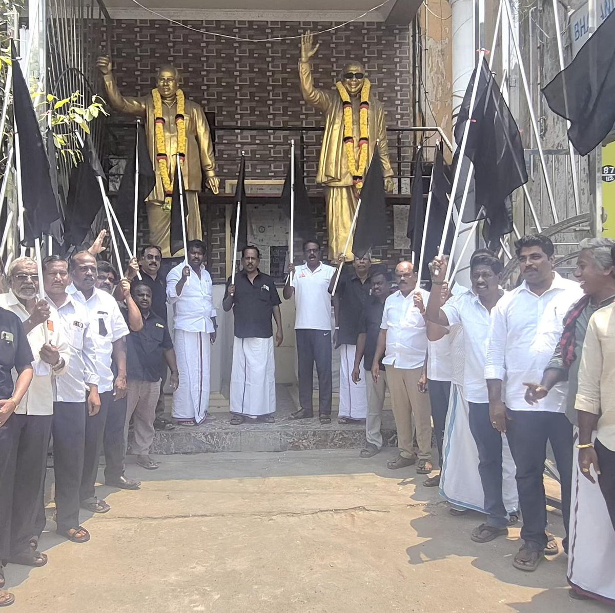 நமது மாநிலத்தின் உரிமையைப் பறிக்க 'மறுவரையறை' என்ற சட்டத்திருத்தத்தின் மூலம், தமிழ்நாட்டின் நாடாளுமன்ற பிரதிநிதித்துவத்தைக் குறைக்கும் ஒன்றிய பா.ஜ.க அரசு கண்டித்து, தமிழ்நாட்டின் குரலை நசுக்கும் இந்த கருப்புச் சட்டத்திற்கு எதிராக ஒட்டுமொத்த தமிழ்நாடும் கிளர்ந்தெழுகிறது