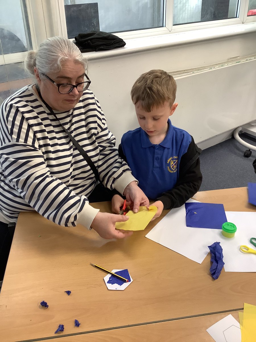 AbbeyPrimary's tweet image. #Y1… creating our own Causeway using  a repeating pattern. We learnt about a six sided shape called a hexagon and are using the to recreate our own version. #Geography #Art #Maths