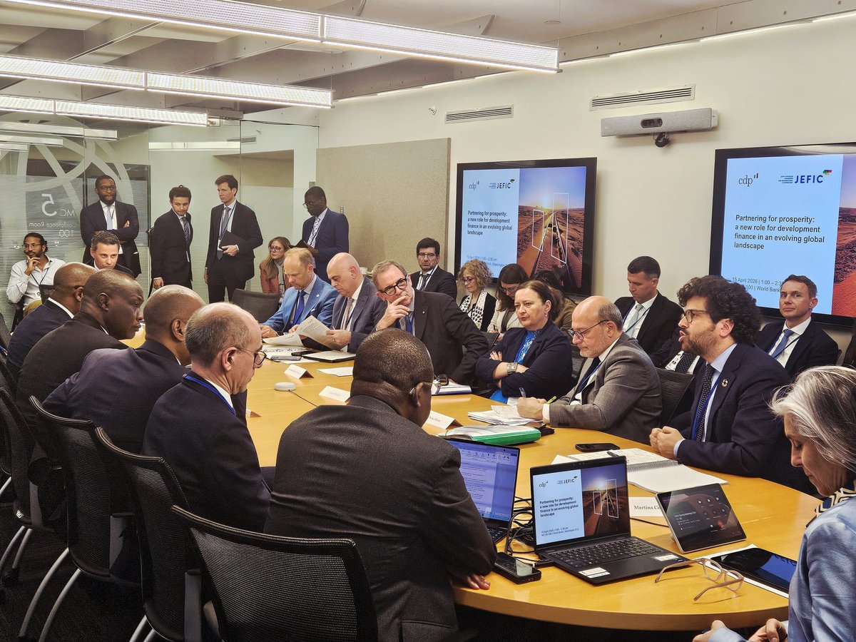 Antón Leis tweet media