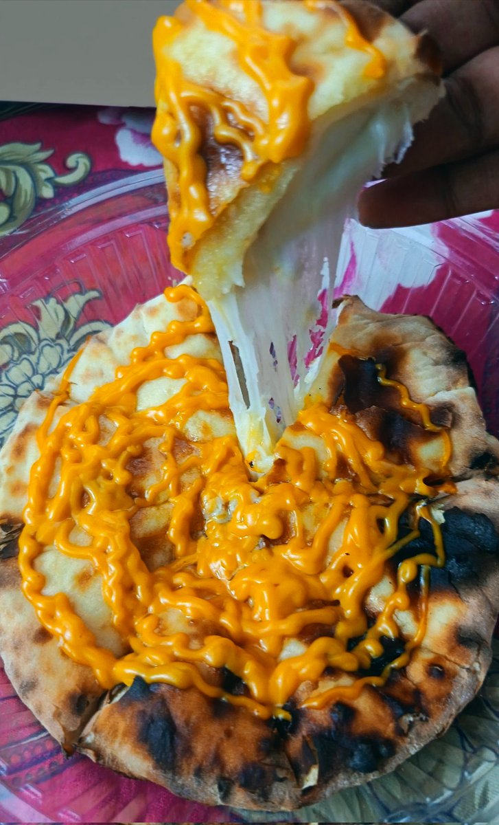 livvvv_333's tweet image. Back to my favourite kinda obsession! 🥰🧀♥️

#RandomThoughts #cheese #naan #cheesetart #FoodieFind