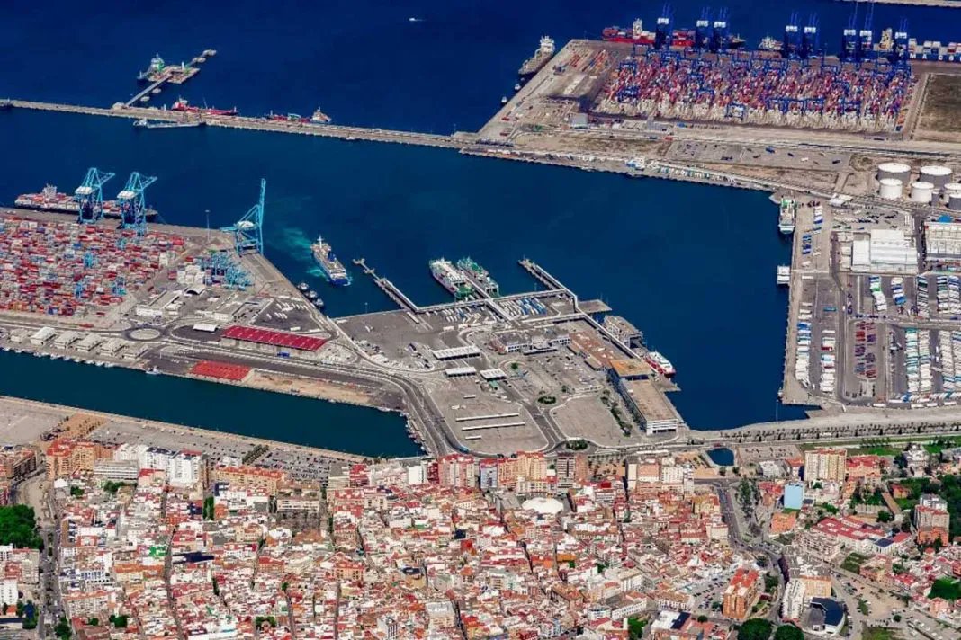 EstrechoDigital's tweet photo. 🟦 Portuaria Ingeniería y Mantenimientos instalará la nueva pasarela móvil del atraque 6 del Muelle de la Galera
·
#APBA #Ceuta #MuelledelaGalera #OperaciónPasodelEstrecho #pasarelamóvil #PortuariaIngenieríayMantenimientos #PuertodeAlgeciras #TángerMed...
https://t.co/oO3U2sDGTU https://t.co/j4KXoZNHys
