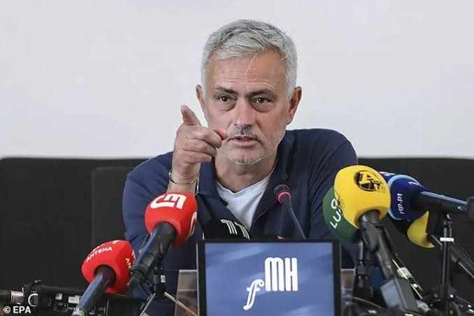 mslaggert's tweet photo. 🚨 Mourinho on Five (5) Real Madrid players whose mistakes cost them the UCL tie vs Bayern. Nọ 5 will shock you 🤯

❌️ Eduardo Camavinga
The late second yellow was ABSOLUTELY avoidable. Madrid were reduced to 10 men and immediately punished in the last few minutes.

❌️ Trent Alexander-Arnold
Lost track of Luis Díaz in the first leg, leading to the opening goal that put Madrid on the back foot in the tie.

❌️ Vinícius Júnior
Too many costly turnovers in dangerous areas, giving Bayern transition chances and shifting momentum.

❌️ Álvaro Carreras
Struggled badly defensively against Michael Olise, repeatedly beaten and exposed on the left side 

❌️ Kylian Mbappé
Missed key chances in crucial moments across the tie, where Madrid needed clinical finishing to change the outcome.