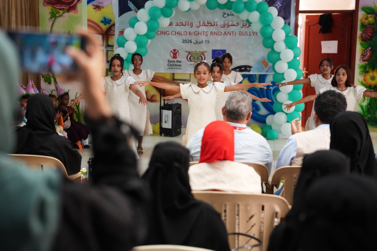 SaveChildrenYE's tweet photo. بدعم من @ECHO_MiddleEast ، قامت منظمة رعاية الأطفال بتنظيم فعالية اليوم المفتوح في أحد المراكز المجتمعية المدعومة في اليمن.
من خلال فقرات المسرح والموسيقى وجلسات التوعية، احتفل الأطفال ومقدمو الرعاية بتعزيز حقوق الطفل والحماية. 🎉 https://t.co/Qlaz1v6uxw