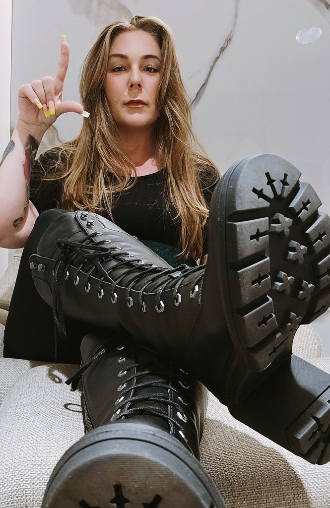 Goddess Regina tweet media