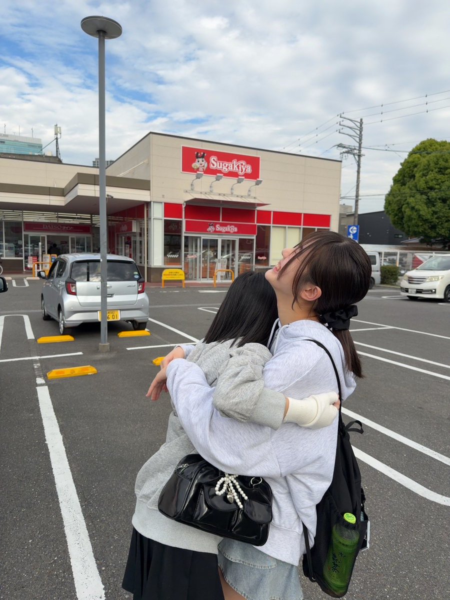 Miosinger's tweet image. 😿
・
・
ゆめちゃんとばいばいした時😿
#fypシ #名古屋 #仙台