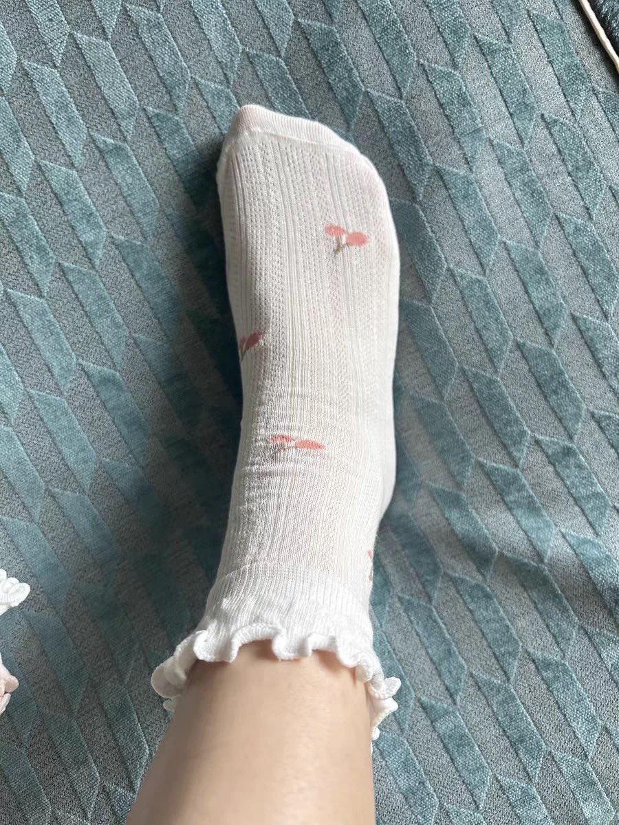 tiantian03118's tweet photo. 粉丝限定福利🎁/专属原味🧦
为回馈广大粉丝，抽三位宝宝送定制原味
✅参与方式：转发评论关注点赞
✅开奖时间：4月20号晚上8点
✅原味奖品：定制原味x3
新粉参与私信领取免费视频🦶

#专属福利 #粉丝福利 #免费抽奖 https://t.co/QUbGLA5jZI