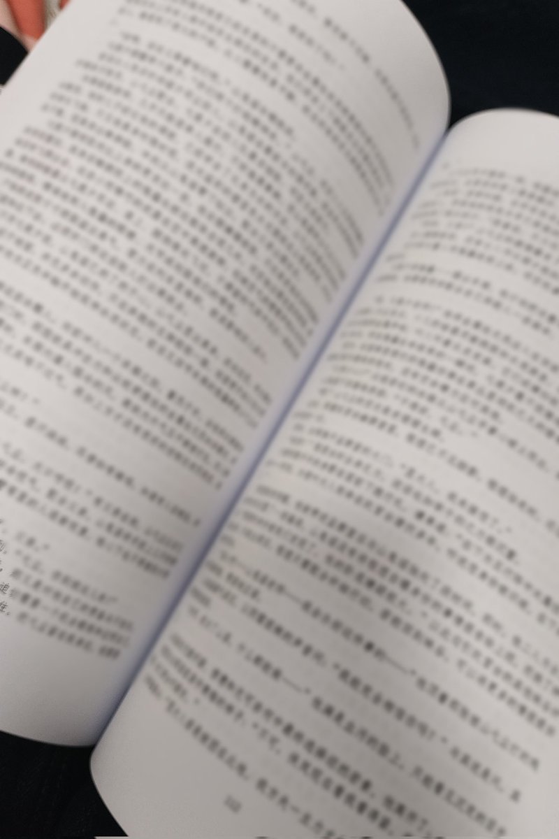 sinian_1119's tweet photo. 终于把《养父》排版打印出来了。
我完成的第一本长篇小说，虽然是动漫的同人文，没有出版的机会，但这将作为我创作其他作品时的基础和经验。前一部分很多是高中的时候写的，这两天审稿的时候不免觉得以前的文笔很幼稚，人生中最青涩的文笔献给了童年时期最喜欢的cp，厚厚一本捧在手里特别特别幸福。 https://t.co/M9C8jHSIZO