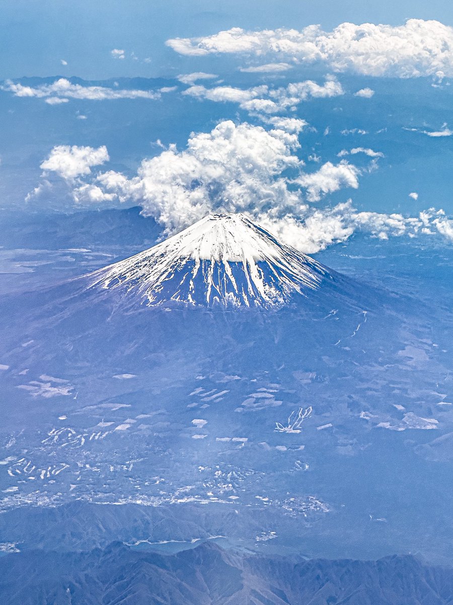 天空からiPhoneで撮った本日の富士山。