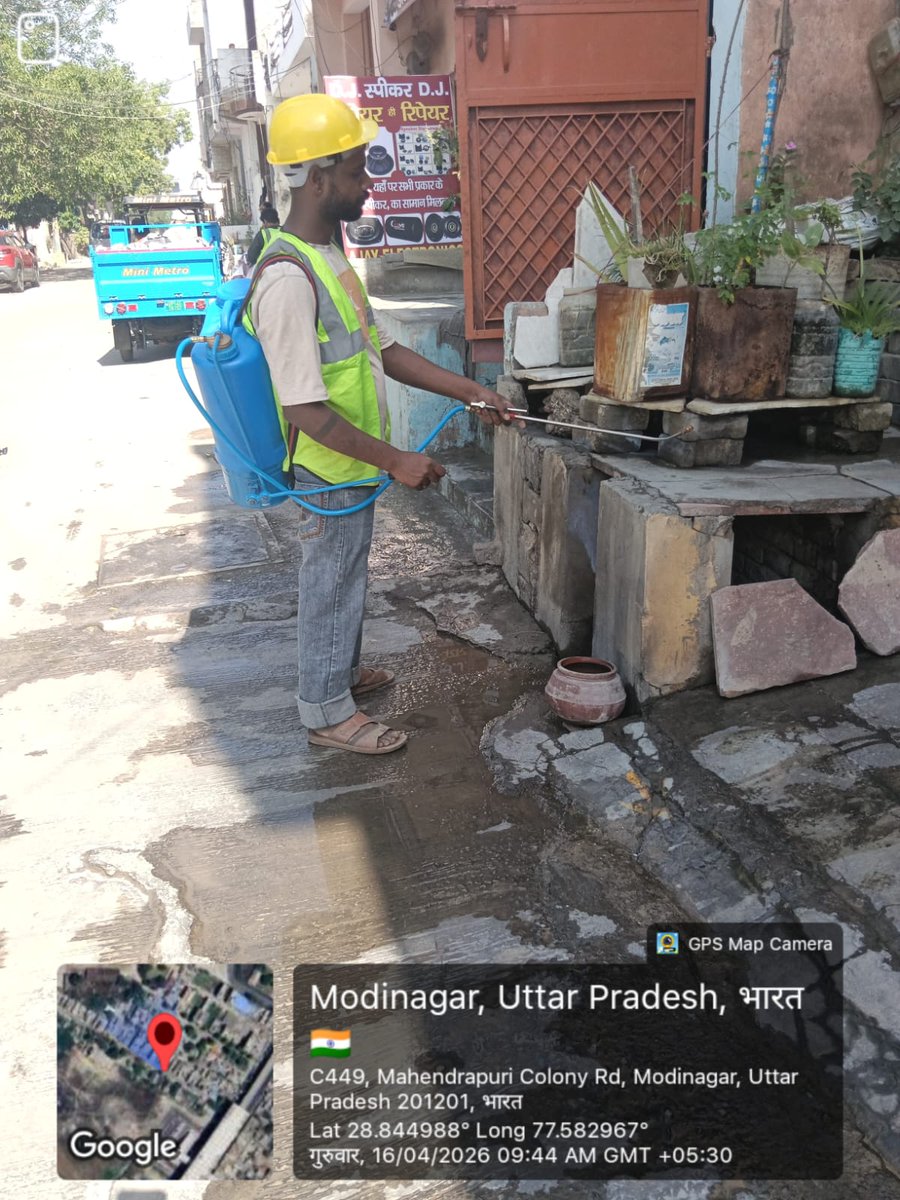 🧹✨ संचारी रोग नियंत्रण अभियान ✨🧹
मोदीनगर नगर पालिका के सफाई कर्मचारी संचारी रोग नियंत्रण अभियान के तहत वार्ड नंबर 30 सभासद श्री आदित्य चौधरी जी के वार्ड में सड़कों की सफाई व नालियों में दवाइयों का छिड़काव करते हुए। 🚛💧
#स्वच्छभारत #मोदीनगर #SBM #स्वस्थभारत 🧼🌿