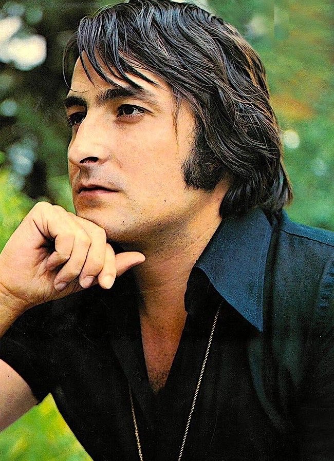 relatandohisto1's tweet photo. El 16 de abril, pero de 1973

En la N‑III, a la altura de Villarrubio (Cuenca), en un viaje València-Madrid, el cantante Nino Bravo, de 28 años y en pleno apogeo de su carrera, falleció en un grave accidente al volante de su BMW 2800 L. Sus tres acompañantes sobrevivieron. https://t.co/0FL3bHWM8B