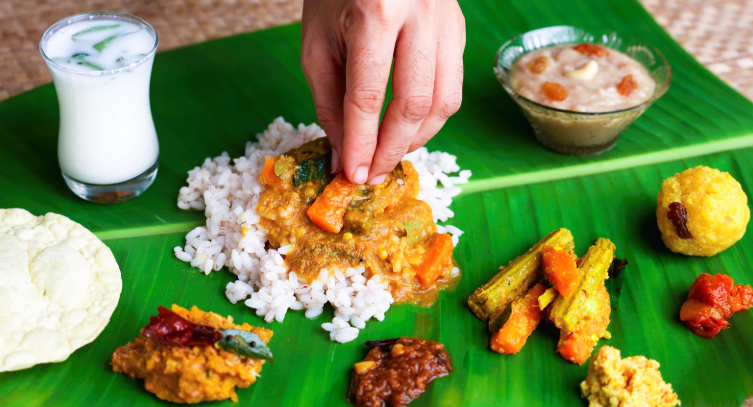 joziyarezi123's tweet image. Good afternoon 😊 Lunch break time!

Nothing beats a traditional Sadhya on a banana leaf 🌴🍛
So colorful, flavorful, and full of tradition.
What’s your favorite — Avial, Sambar, or Payasam?

#Sadhya #KeralaFood #LunchVibes