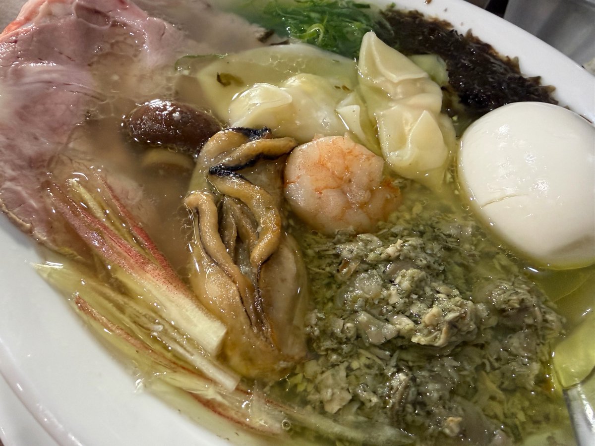本日のディナーはG7″函工″ラーメン✨
初日開店早々にお邪魔して頂いて来ました🍜
4月30日までかつ1日10食限定なので、皆さんも是非お早めに楽しんで下さい🙌