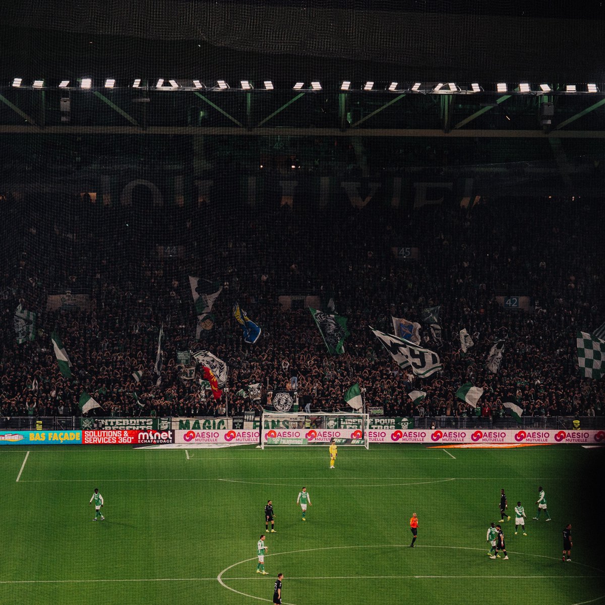 ASSEofficiel's tweet photo. ℹ️ #ASSEESTAC : Chaudron à guichets fermés, attention au marché noir !

Bourse d'échanges déjà ouverte, téléchargement des places uniquement possible en veille de match… ! 👇