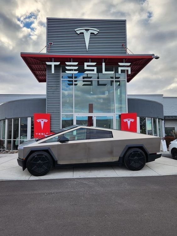 TESLASPACEalxr's tweet image. What do you like most about Tesla cybertruck 🛻 🤔

#fypシ゚viral #tesla #tweet