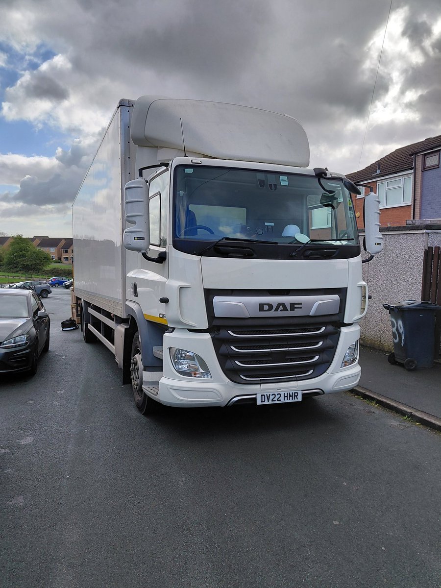 Wagerr_Man's tweet photo. @WrenKitchens delivery driver blocks road refuses to park a little further down says hell not move for 45 mins https://t.co/aZr0rMB7rn
