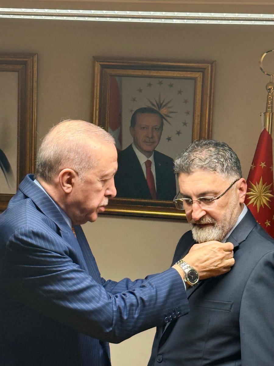 kemalcelik007's tweet photo. AK Parti Grup Toplantımızın ardından, Cumhurbaşkanımız ve Genel Başkanımız Sayın Recep Tayyip Erdoğan tarafından Serik Belediye Başkanımız Dr. Kadir Kumbul’a AK Parti rozetimiz takıldı.

Büyük AK Parti ailemize katılan Başkanımıza hoş geldin diyor, çalışmalarında başarılar diliyoruz.

Antalyamıza ve Serikimize hayırlı, uğurlu olsun.