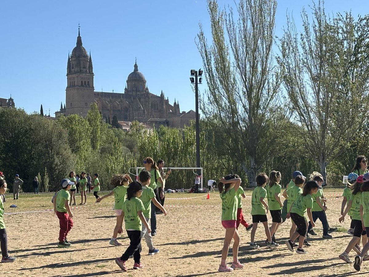 ceipcampocharro's tweet photo. En este marco incomparable, celebramos el IV#DEFC26 Una buena marcha matutina y juegos en esta jornada de #deporte y #convivencia  @cfiesalamanca @aytoSalamanca #actividadfísica #cuerposano #alimentaciónsaludable #somoscampocharro #creandopiña https://t.co/E6Q4dA9qhp