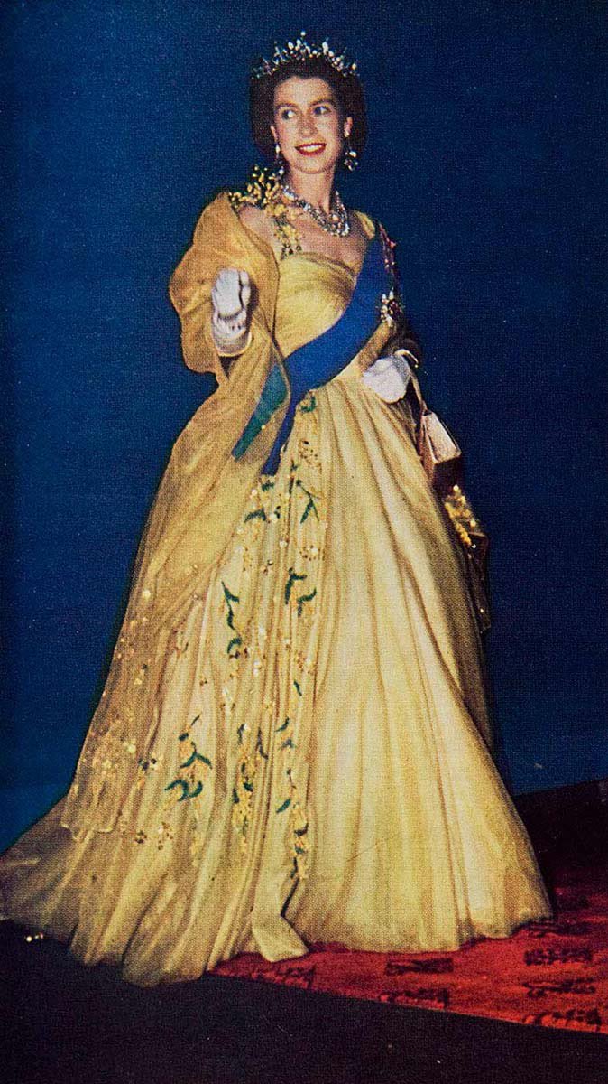 MadameGilflurt's tweet photo. #Frockingfabulous #QueenElizabethII centenary special! The Wattle Painting of Elizabeth II, by William Dargie, depicts the Queen wearing a dazzling gown by #NormanHartnell during her 1954 visit to Sydney, as shown on the photo. #fashionhistory via the National Museum of Australia.