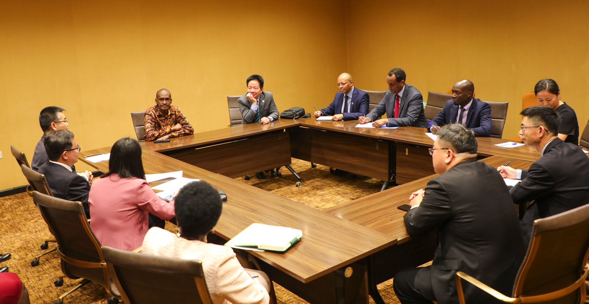 FAOUganda's tweet image. 📢 Happening now:

As the @FAO–China–Uganda #SouthSouth Cooperation Project (Phase III) concludes, partners have come together to review project progress, exchange experiences, and highlight practical approaches that have strengthened #agrifood systems.