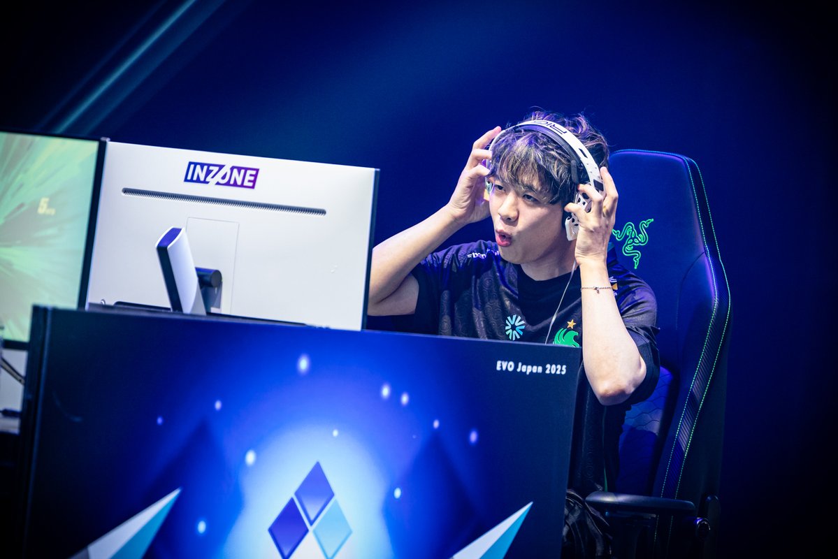 snk_esports_hub's tweet image. Throwback to #EVOJapan2025! @andytheworld320 went all out and came away with 2nd place in THE KING OF FIGHTERS XV! 
From start to finish, every match showed his focus, dedication, and heart. It’s not just about the trophy, it’s about the journey ❤️
#KOFXV