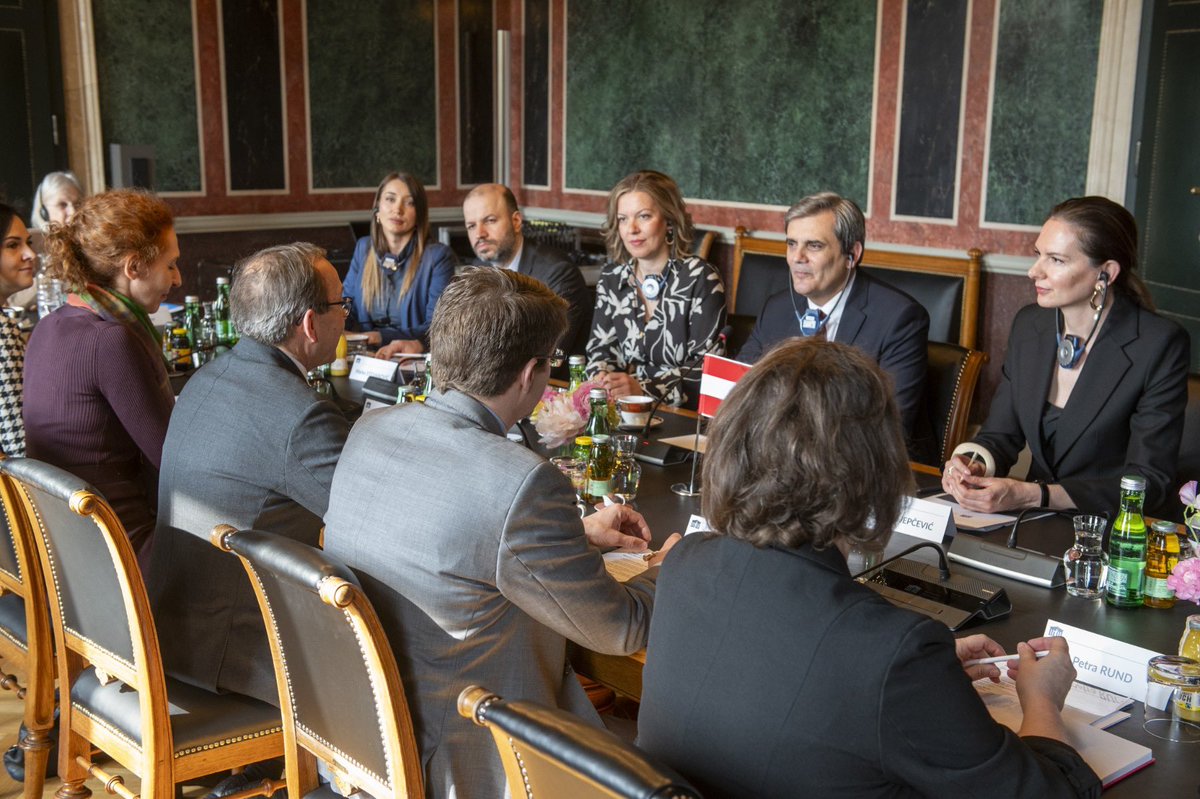 MFA_MNE's tweet image. 📍 Vienna
During the second day of his visit to #Austria 🇦🇹, DPM &amp;amp; FM Ibrahimović held a meeting with the Second President of the National Council, Peter Haubner @OeParl

🤝 They discussed enhancing parliamentary cooperation, bearing in mind the important role of EU 🇪🇺 member