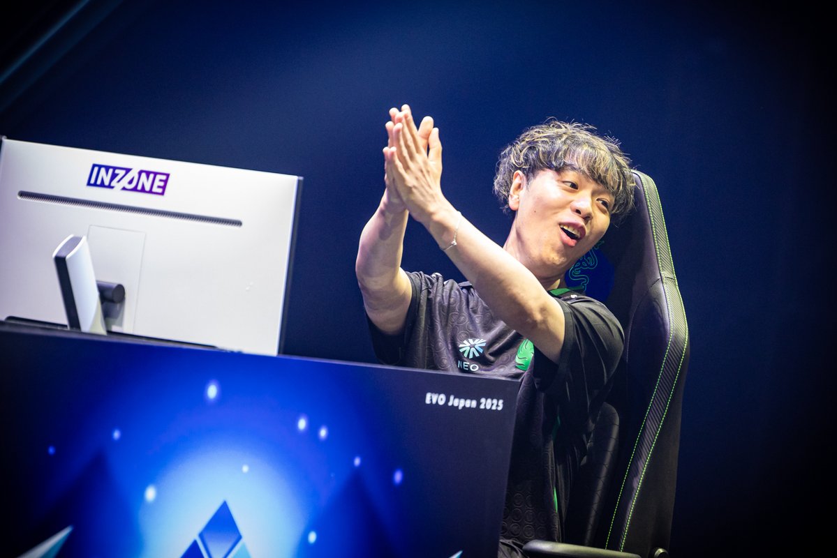 snk_esports_hub's tweet image. Throwback to #EVOJapan2025! @andytheworld320 went all out and came away with 2nd place in THE KING OF FIGHTERS XV! 
From start to finish, every match showed his focus, dedication, and heart. It’s not just about the trophy, it’s about the journey ❤️
#KOFXV
