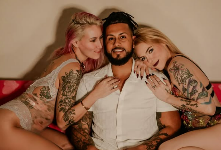 Threesomes Hub🍍 tweet media