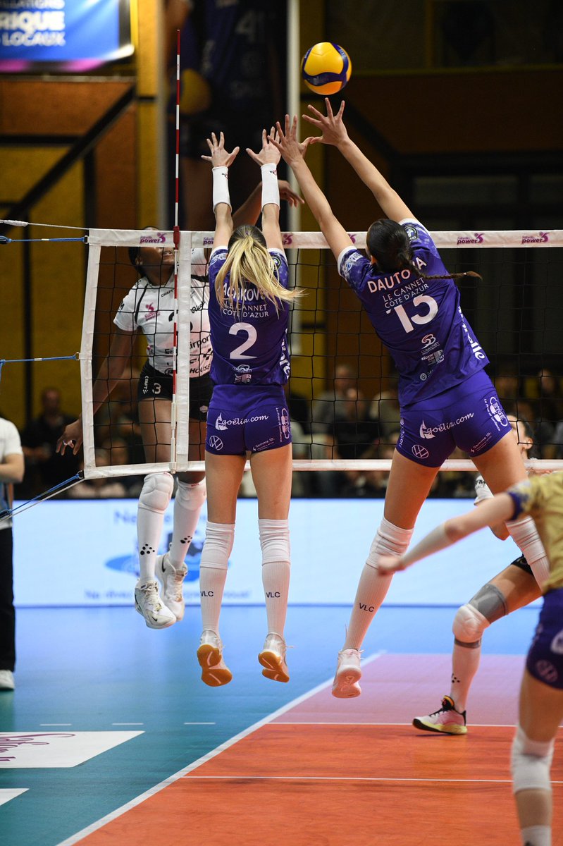 LeCannetVille's tweet image. #LeCannet #volleyball
Allez le Volero Le Cannet ! ⚡️👏
Après sa défaite 1-3 face à Mulhouse lors du match aller de cette demi-finale, VICTOIRE impérative samedi pour le match pour décrocher un match d'appui décisif lundi, également à Mulhouse.
Les joueuses restent mobilisées !