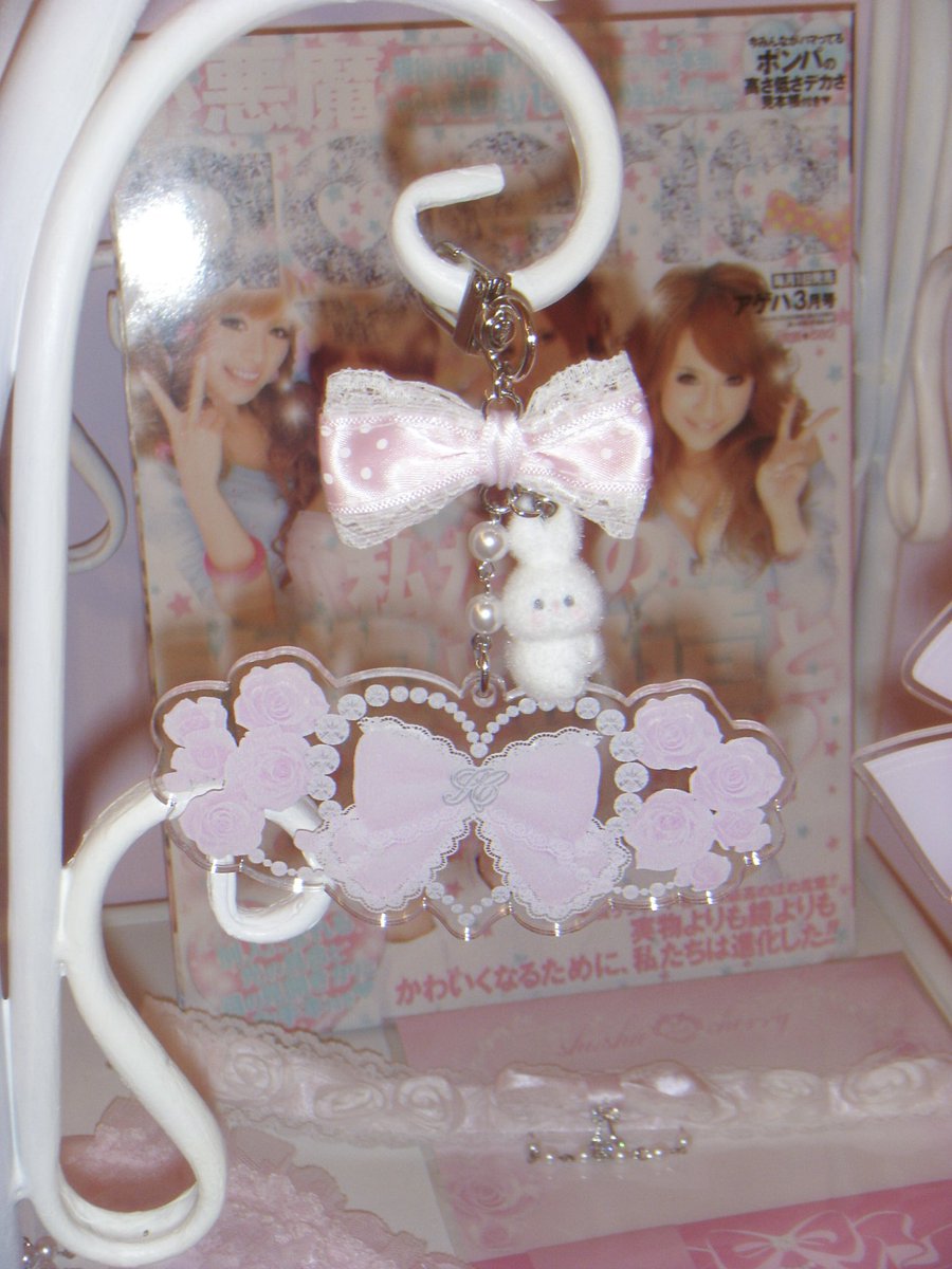 SHUSHUCHERRY tweet media