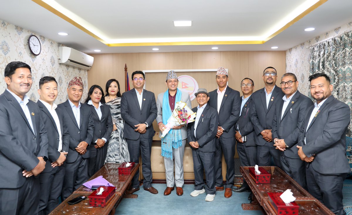 सम्मानीय सभामुख डोल प्रसाद (डीपी) अर्यालसँग राष्ट्रिय फोटो पत्रकार समूहका पदाधिकारीहरुले भेटघाट गरेका छन् ।