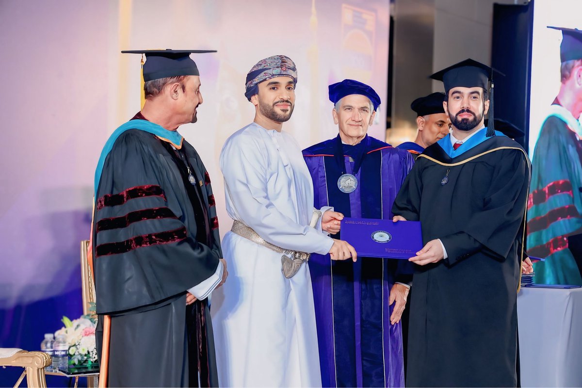 ALBAKSss's tweet photo. بكل معاني الفخر والإعتزاز نبارك للمتألق الأخ العزيز ( محمد بن خميس بن سيف السعيدي) بمناسبة تخرجه وحصوله على شهادة الماجستير في الإدارة العامة تخصص القيادة والإدارة الإستراتيجية 
من الكلية الحديثة للتجارة والعلوم
سائلين الله له التوفيق والنجاح في مسيرته العلمية و العملية
#البكس https://t.co/gVsOy0koFN