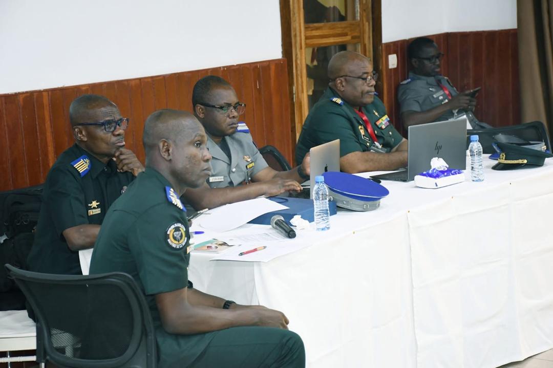 Gouvciofficiel's tweet photo. #Société | Défense et intelligence économique : la Côte d'Ivoire renforce sa stratégie face aux nouvelles menaces globales

Abidjan, le 16 avril 2026 - La Côte d’Ivoire a engagé, le mardi 14 avril 2026, des réflexions de haut niveau sur l’intelligence économique, un levier essentiel pour protéger sa croissance et affirmer sa souveraineté. C’était à l’ouverture de la quatrième session nationale de réflexion stratégique (SNRS), placée sous l'égide de l'Institut d’Études Stratégiques et de Défense (IESD).

À l’ouverture des travaux, le président du comité d’organisation, le Colonel-Major Hervé Franck Koffy, s’est félicité de la mobilisation des participants et a réaffirmé la volonté des autorités ivoiriennes de faire de l’intelligence économique un outil opérationnel au service de la sécurité nationale et du développement de la Côte d’Ivoire.

En savoir plus : https://t.co/od0l2viw3d

#CICG #GouvCI