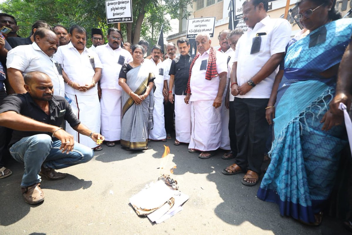 thiagarajan2026's tweet photo. கழகத் தலைவர், மாண்புமிகு தமிழ்நாடு முதலமைச்சர் தளபதி @mkstalin அவர்களின் ஆணைக்கிணங்க, மாண்புமிகு கரூர் மாவட்டக் கழகச் செயலாளர் @V_Senthilbalaji அவர்கள் தலைமையில்,

எம்பி தொகுதி மறுவரையறை என்ற பெயரில் தமிழ்நாட்டிற்கு துரோகமிழைக்கும் ஒன்றிய பாஜக அரசையும், அதற்கு சாமரம் வீயும் அடிமை அதிமுக கூட்டணியைக் கண்டித்து, மதசார்பற்ற முற்போக்கு கூட்டணி சார்பில், இன்று கரூர் கலைஞர் அறிவாலயம் முன்பு நடைபெற்ற மாபெரும் கண்டன ஆர்ப்பாட்டத்தில் கலந்து கொண்டோம்..

#Delimitation 
#SayNoToNDA
#DravidianModel #DMK4TN
#TNwillFightTNwillWin