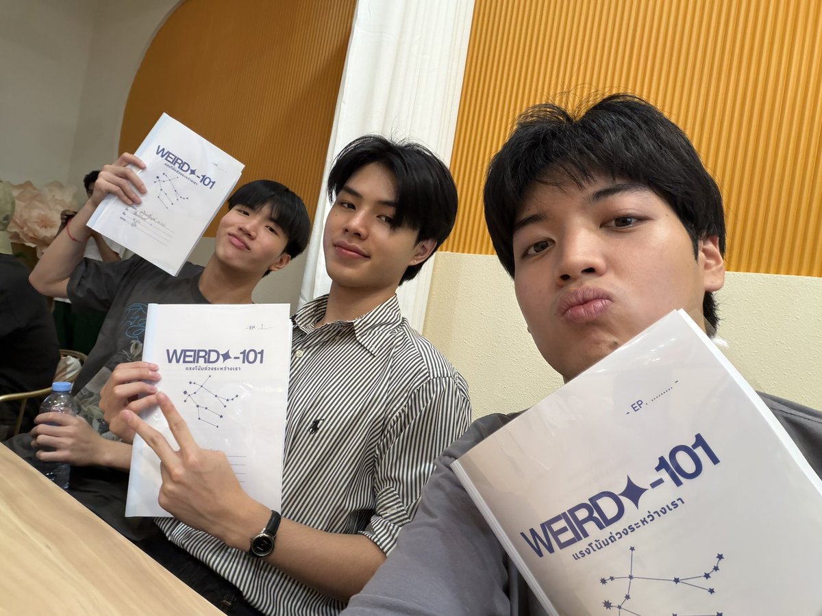 ali.azhL tweet media