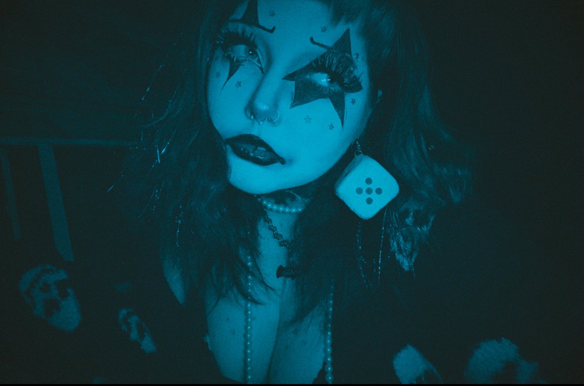 ZombiePuppyVT's tweet photo. Just a clown 🎈✨ https://t.co/9gxyaBCV0Y