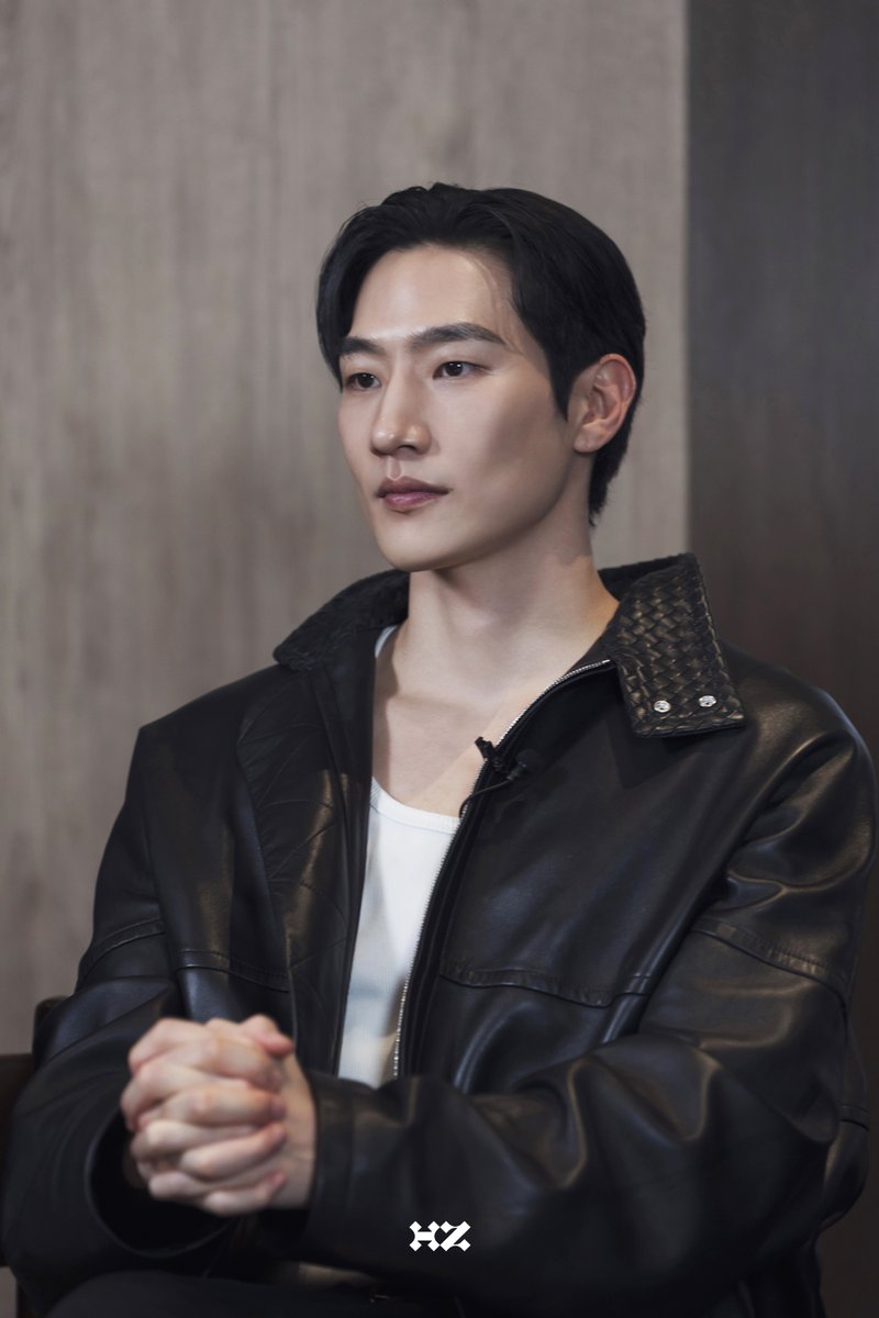 highziumstudio's tweet image. [#노상현] #BLOG

레더 자켓 입는 국무총리?😲🖤
그의 이중생활을 공개합니다! 

🔗 blog.naver.com/highziumstudio…

#STEVESANGHYUNNOH #하이지음스튜디오 #HighZiumstudio #드라마 #Drama #21세기대군부인 #PerfectCrown