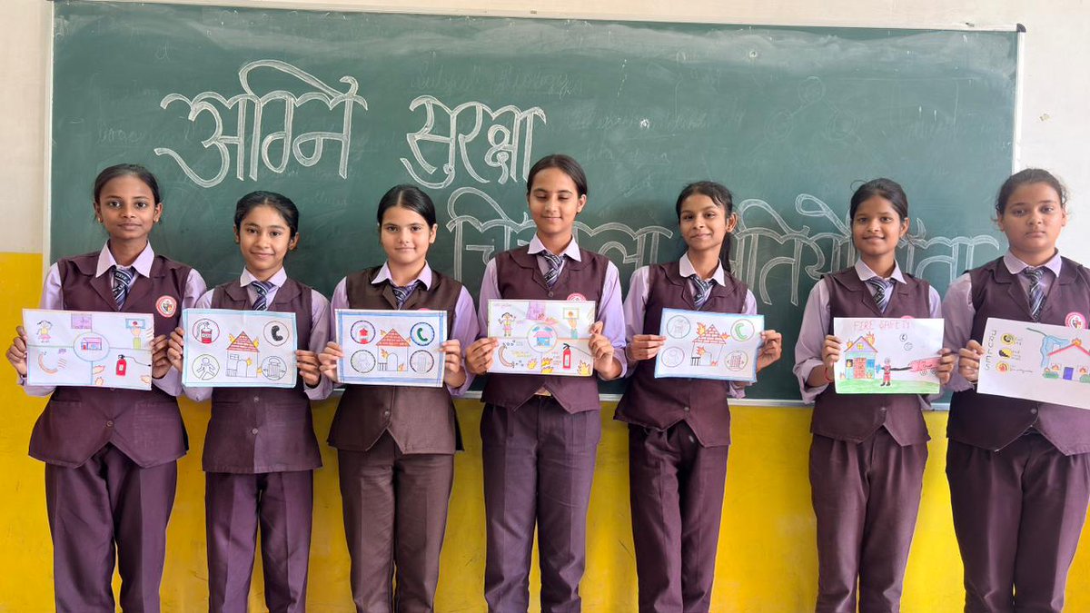 fatehpurfire's tweet photo. अग्निशमन सुरक्षा सेवा सप्ताह 2026 के अवसर पर दिनांक 15/04/26 को जनपद के विभिन्न स्कूलों में  बच्चों हेतु निबंध, व्याख्यान एवं चित्रकला प्रतियोगिता का आयोजन किया गया। विद्यार्थियों को अग्नि सुरक्षा के प्रति जागरूक किया गया, जिसमें उन्होंने अत्यंत उत्साह के साथ प्रतिभाग किया। https://t.co/uLQbcUWy3n