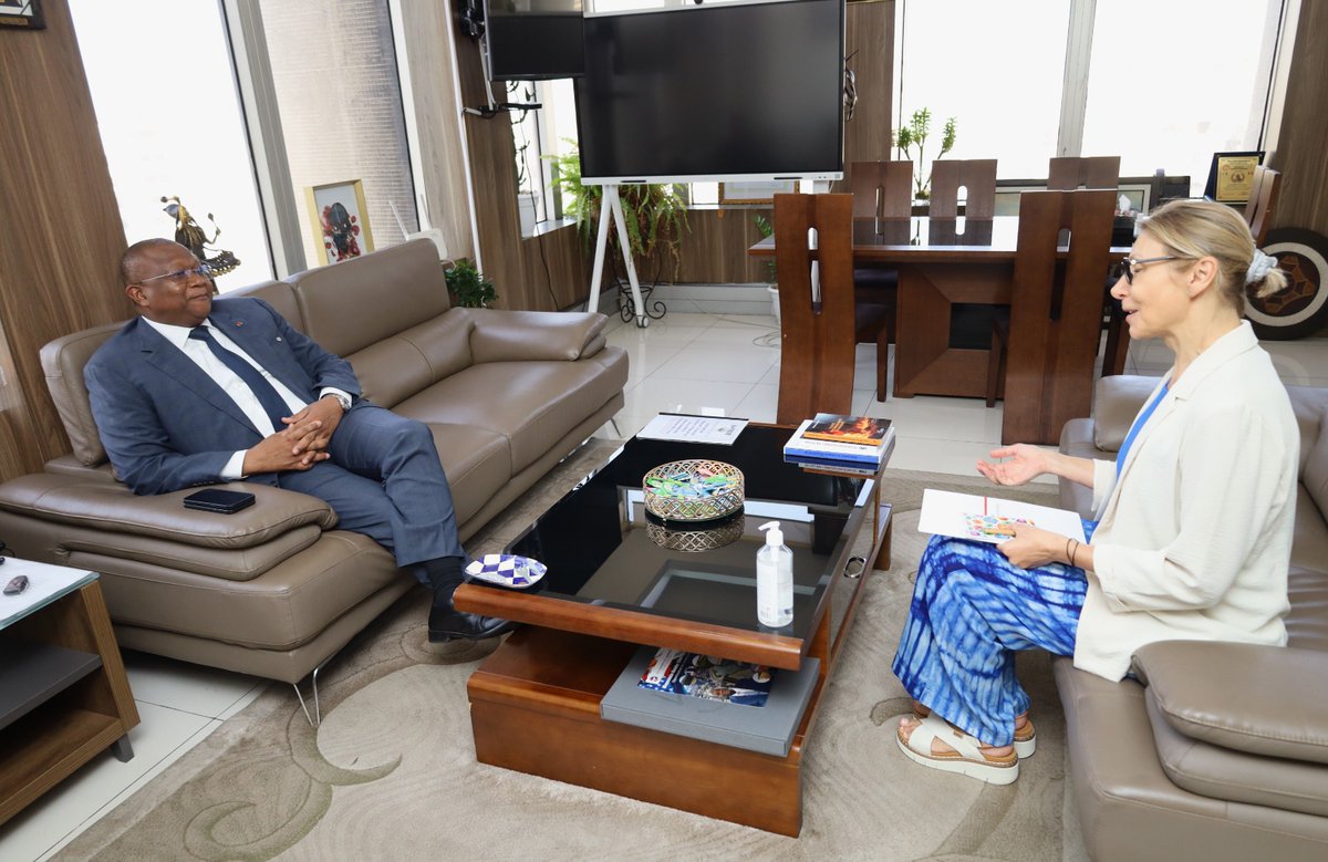 MINCOM_CI's tweet image. 1/4
#Coopération 🇨🇮🇵🇱 | Le ministre de la Communication, Amadou Coulibaly, a reçu le 15 avril 2026 Julita Bas, Ambassadeur de la Pologne en Côte d’Ivoire. #MICOM