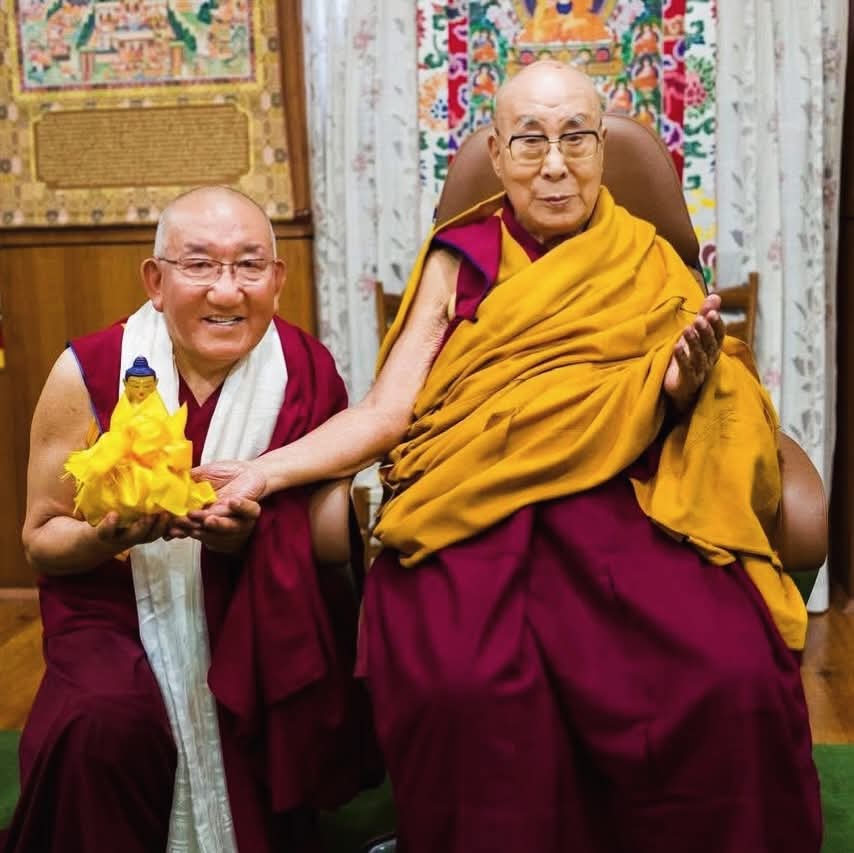On April 14, Aga Rinpoche, Abbot of Qinghai’s Tar Monastery (in exile in the US), met His Holiness the Dalai Lama in Dharamsala ,his first meeting in a decade since HH’s 80th birthday.  With a heart full of sorrow and joy at HH’s advanced age, he urged Tibetans in exile to