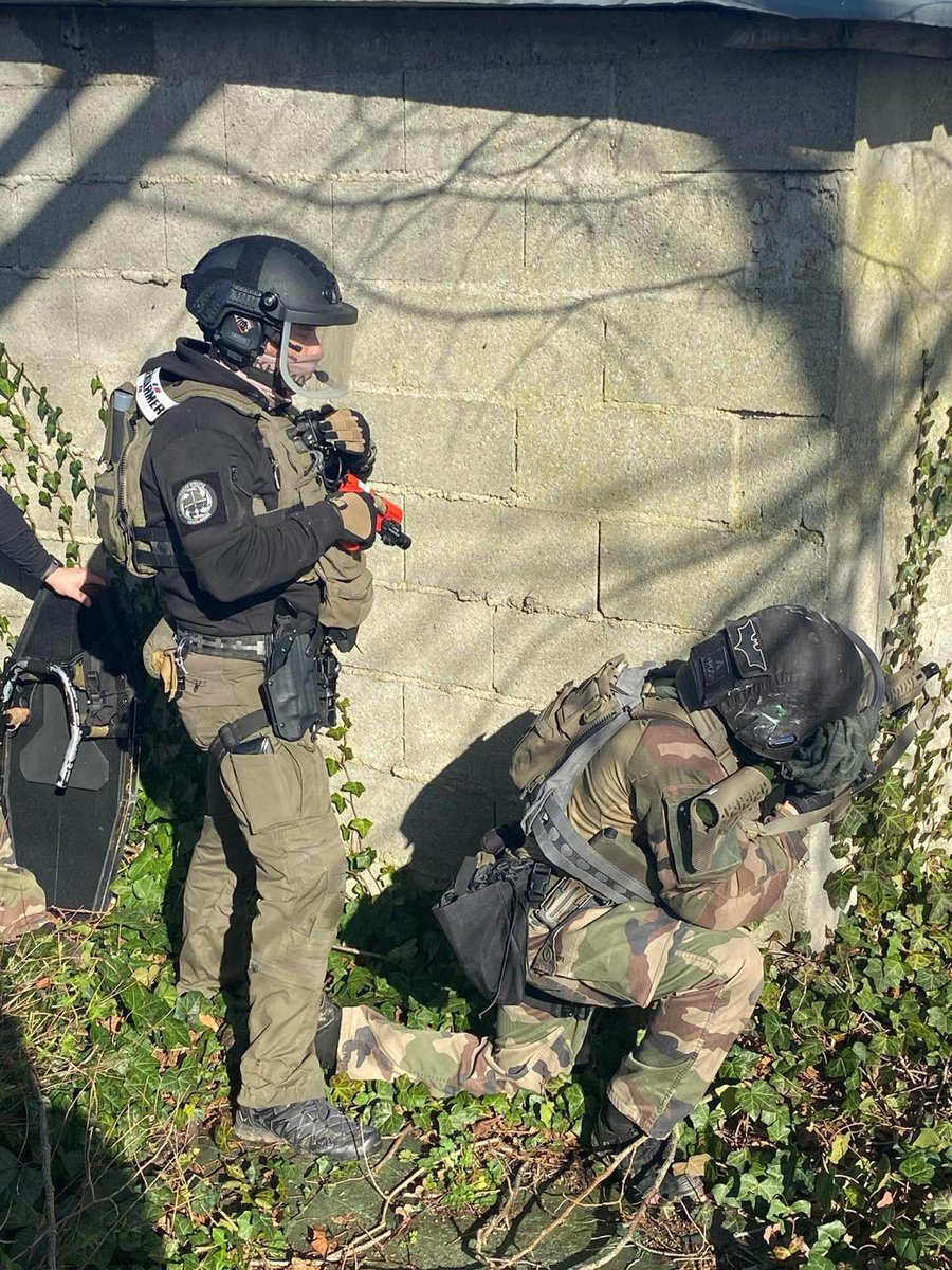 UlbrichtsGmbH's tweet image. From training grounds to real-world operations, protection must perform every time.

ULBRICHTS Protection helmets are built to meet the highest expectations of those who defend and serve. 🛡️

#ULBRICHTSProtection #OperationalReady #DefenseTechnology