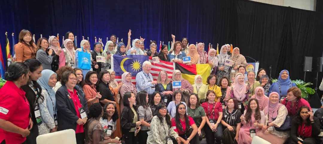 CPSZimbabwe's tweet photo. At the World Forum on Early Care &amp; Education in Kuala Lumpur, Malaysia, CPS Director Mercy Sakanya shared how CPS strengthens ECD via family &amp; community engagement, highlighting that learning starts at home, improving school readiness &amp; child thriving. #ECD #ChildProtection https://t.co/V7qGYKbp3P