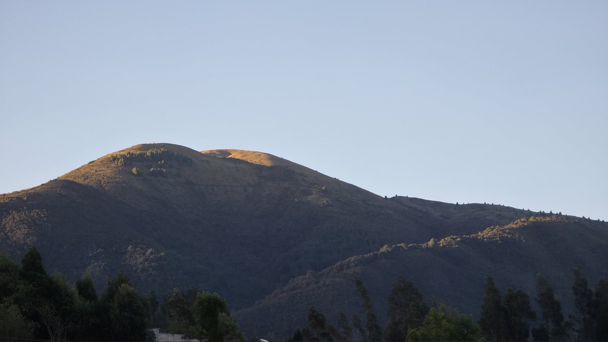 jonatanpintado's tweet image. Mis vistas al despertar 🇪🇨🙂😊👍

#post #facebookpost #montañas #cuencaecuador