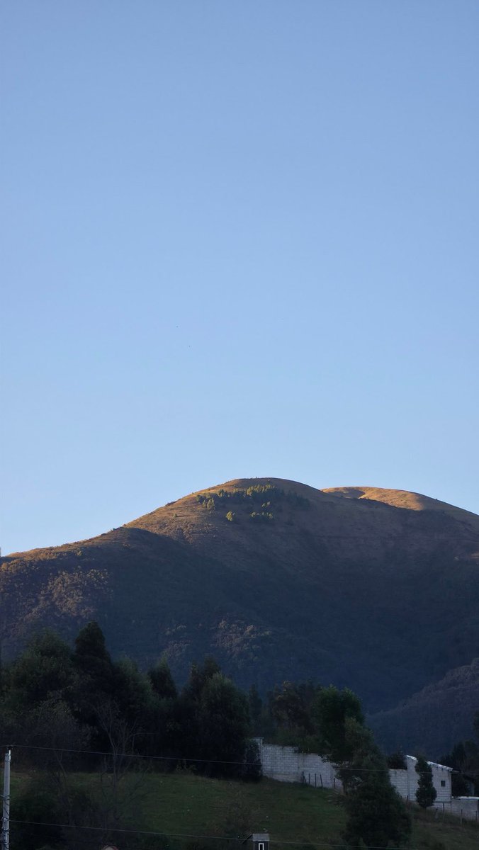 jonatanpintado's tweet image. Mis vistas al despertar 🇪🇨🙂😊👍

#post #facebookpost #montañas #cuencaecuador
