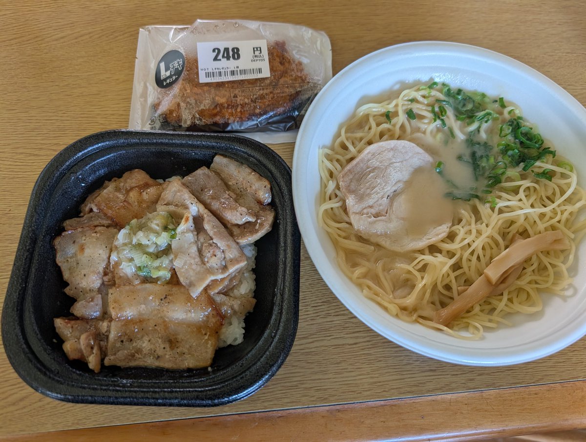 負傷中チョロ松氏 tweet media