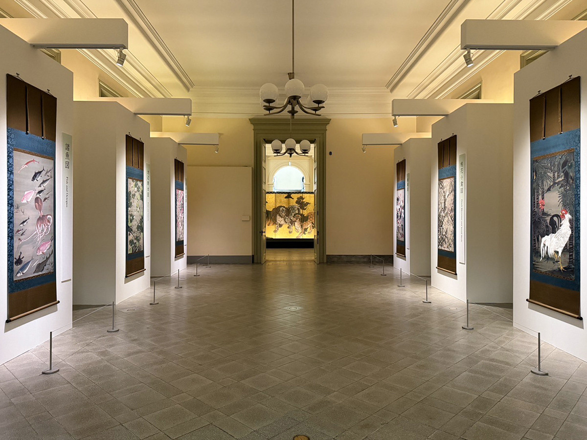 InternetMuseum's tweet photo. 【ニュース】若冲《動植綵絵》を高精細で公開 ─ 三の丸尚蔵館プレイベント

国宝・伊藤若冲《動植綵絵》、狩野永徳による国宝《唐獅子図屏風》の高精細複製品を展示。東京国立博物館 表慶館にて4月17日から。
https://t.co/nQsbsvGWqI https://t.co/OU9gaB544A