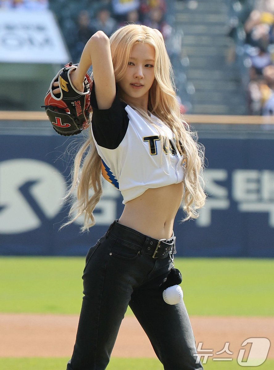 MIYEON NEWS ✨ tweet media