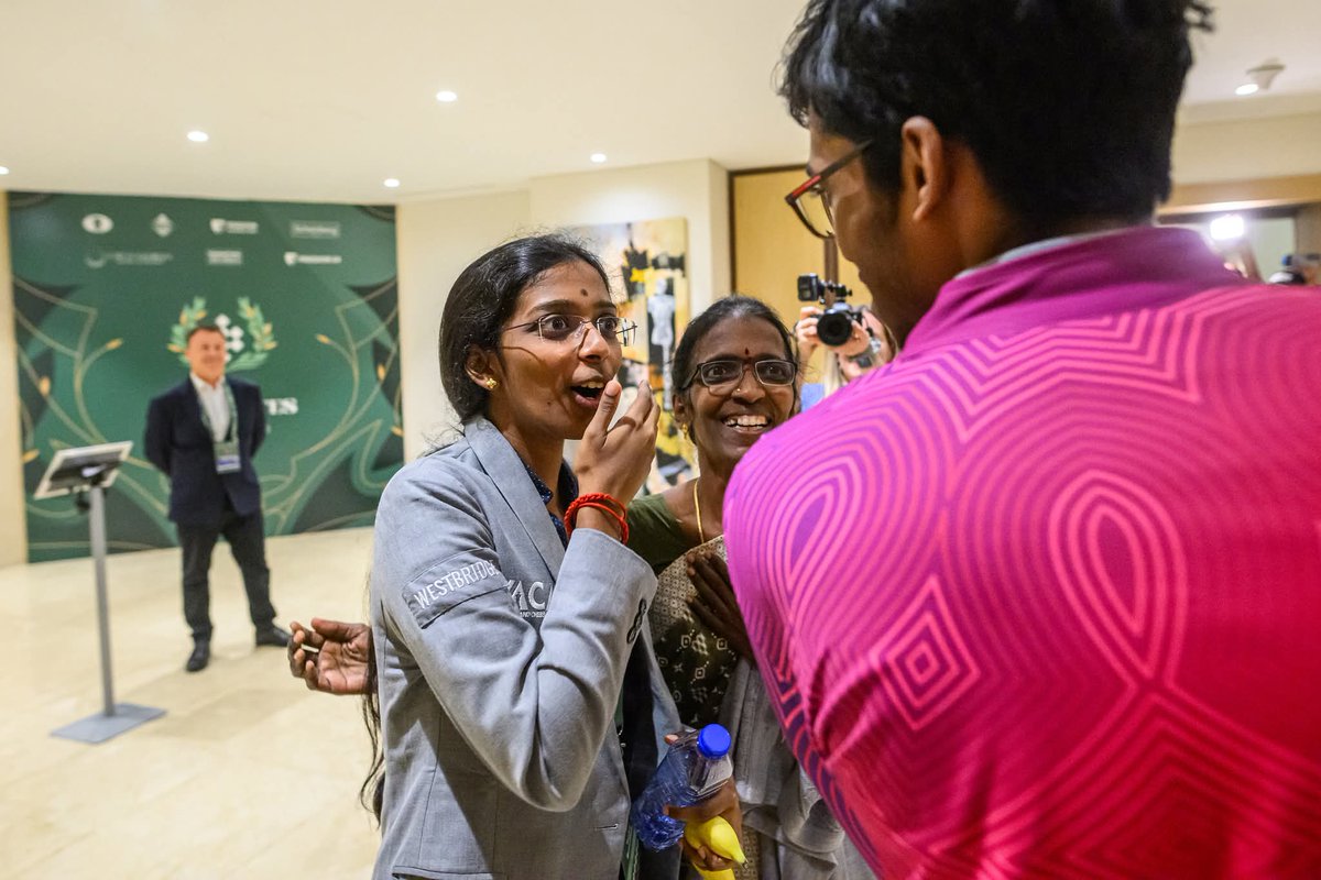ChessbaseIndia's tweet image. Look at the emotions of joy and disbelief on the faces of Vaishali and her mother Nagalakshmi as she wins the FIDE Candidates 2026. Brother Pragg also joins us! 

Beautiful pictures captured by Michal Walusza for FIDE.

#chess #chessbaseindia #vaishalichess