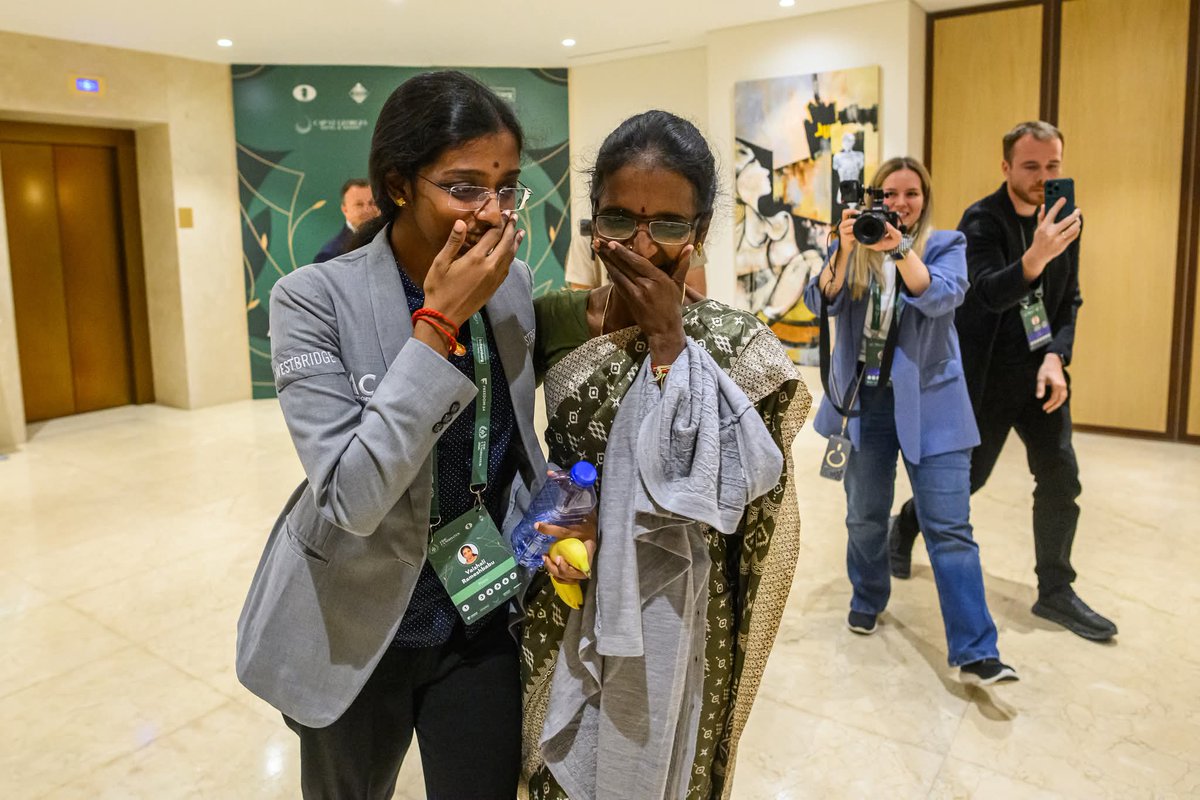 ChessbaseIndia's tweet image. Look at the emotions of joy and disbelief on the faces of Vaishali and her mother Nagalakshmi as she wins the FIDE Candidates 2026. Brother Pragg also joins us! 

Beautiful pictures captured by Michal Walusza for FIDE.

#chess #chessbaseindia #vaishalichess
