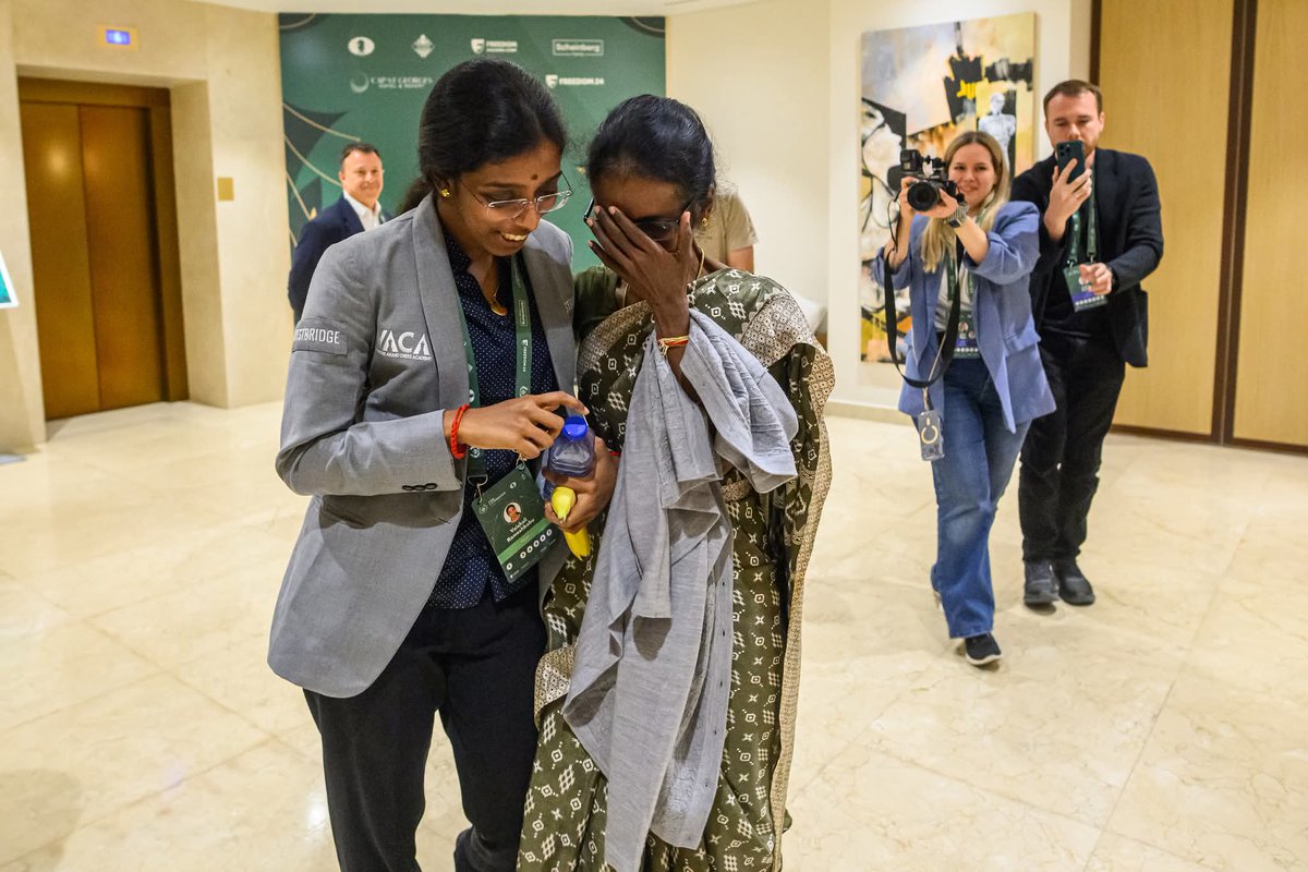 ChessbaseIndia's tweet image. Look at the emotions of joy and disbelief on the faces of Vaishali and her mother Nagalakshmi as she wins the FIDE Candidates 2026. Brother Pragg also joins us! 

Beautiful pictures captured by Michal Walusza for FIDE.

#chess #chessbaseindia #vaishalichess