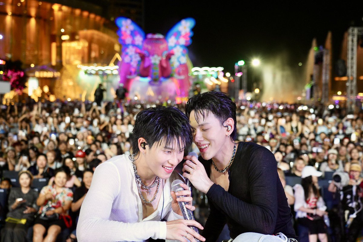 เดือนนี้ติ่งไหน! tweet media